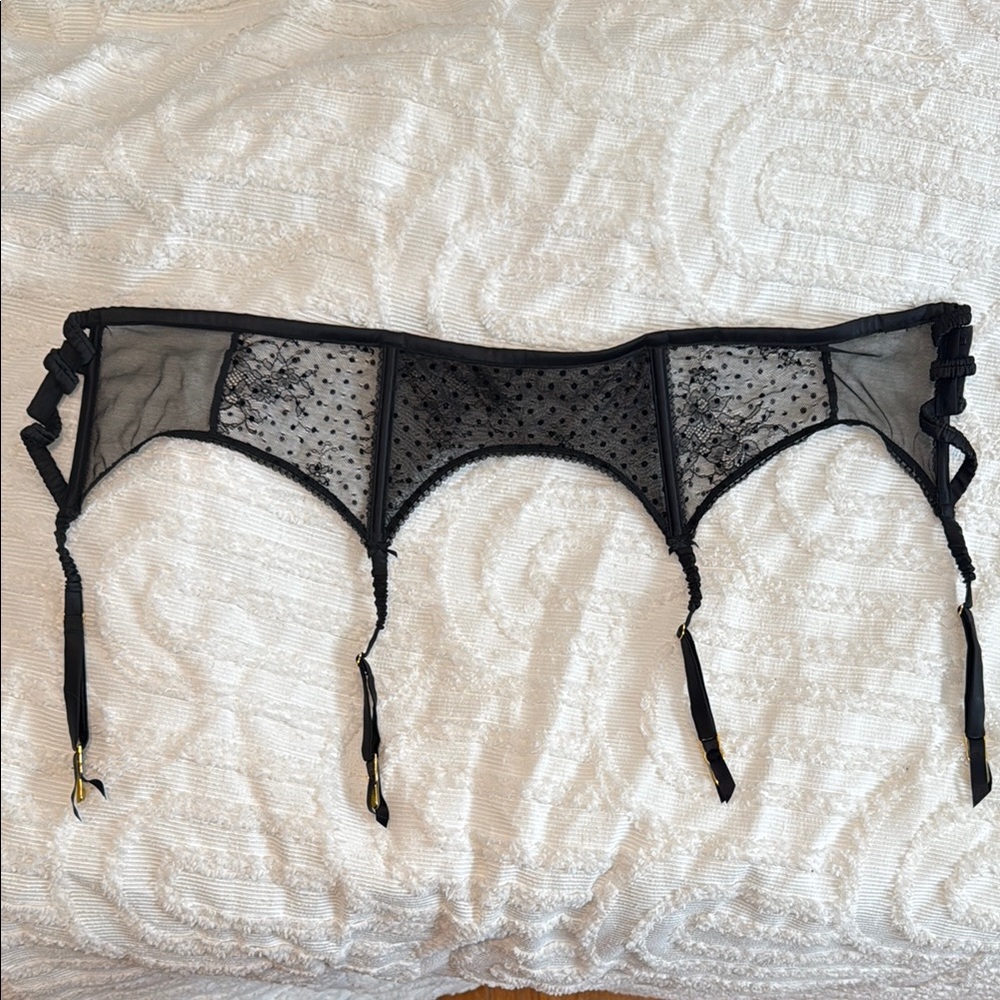 NWOT Victoria’s Secret Lace Garter Belt - Never Used